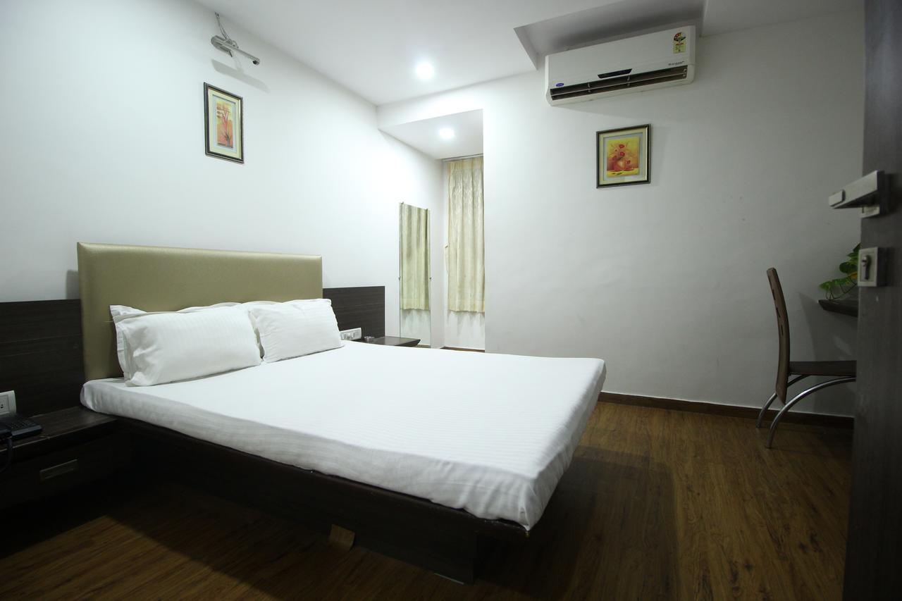 New Rajdhani Hotel Vadodara Esterno foto