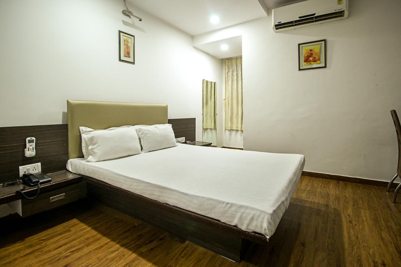 New Rajdhani Hotel Vadodara Esterno foto