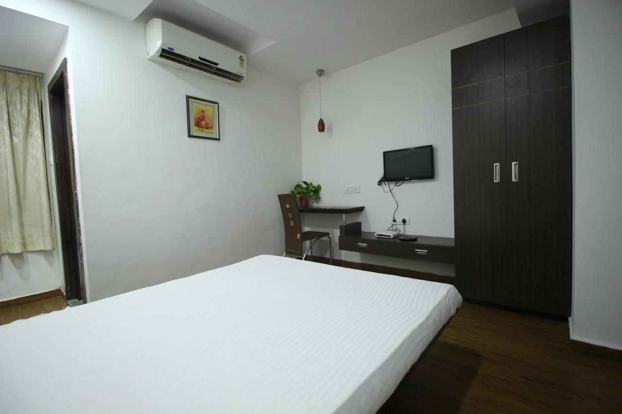 New Rajdhani Hotel Vadodara Esterno foto