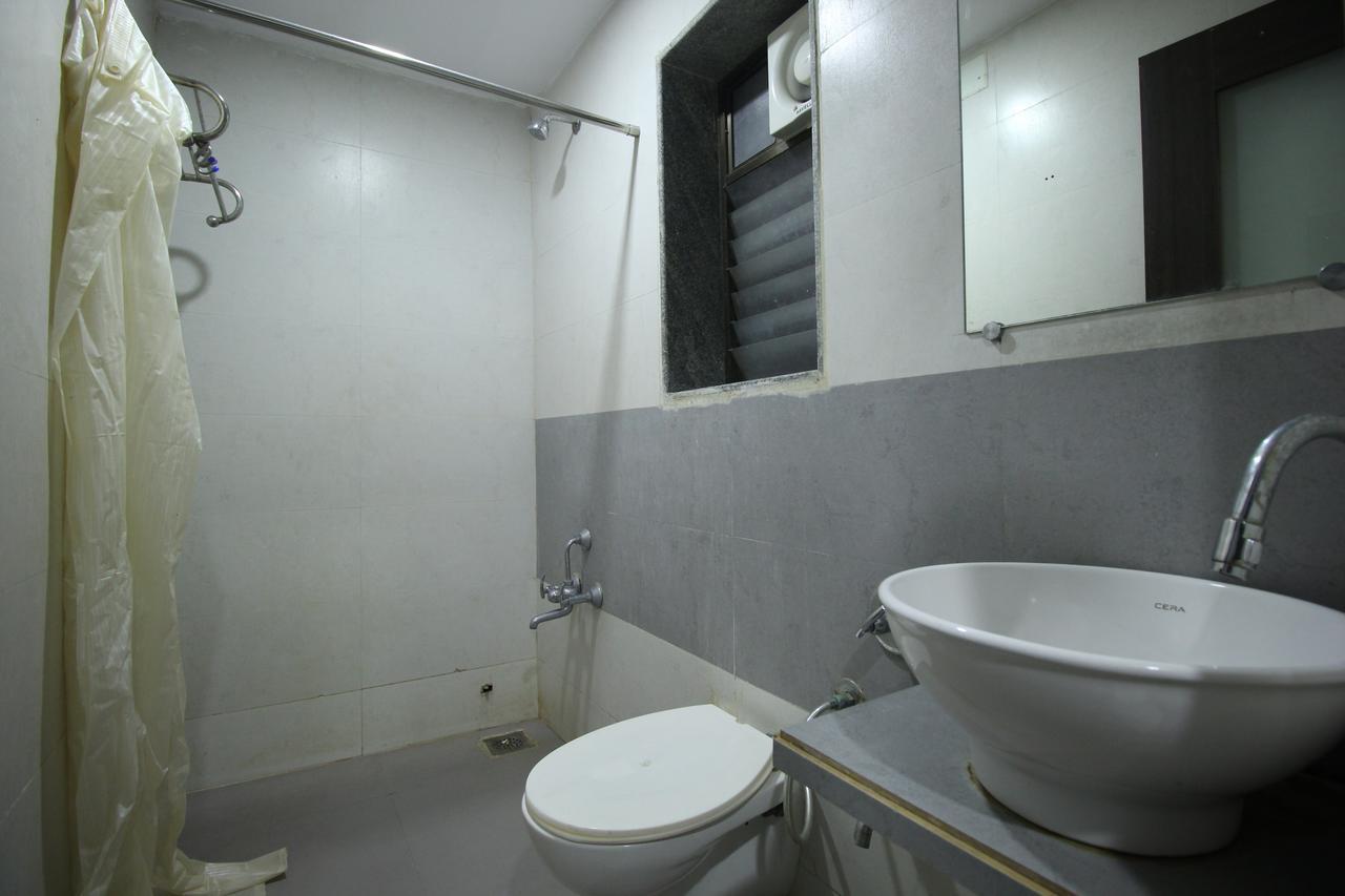 New Rajdhani Hotel Vadodara Esterno foto