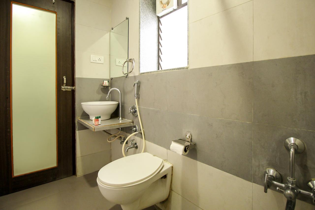 New Rajdhani Hotel Vadodara Esterno foto