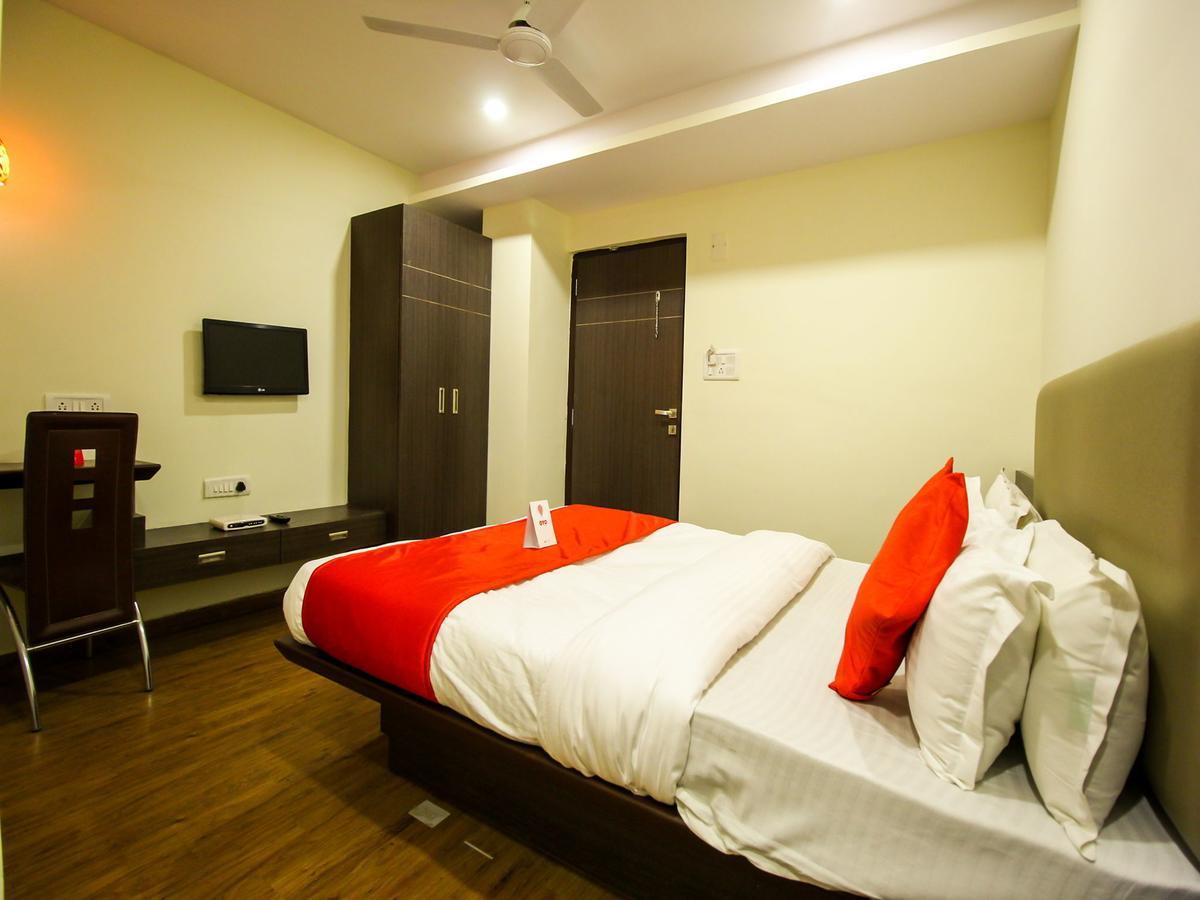 New Rajdhani Hotel Vadodara Esterno foto