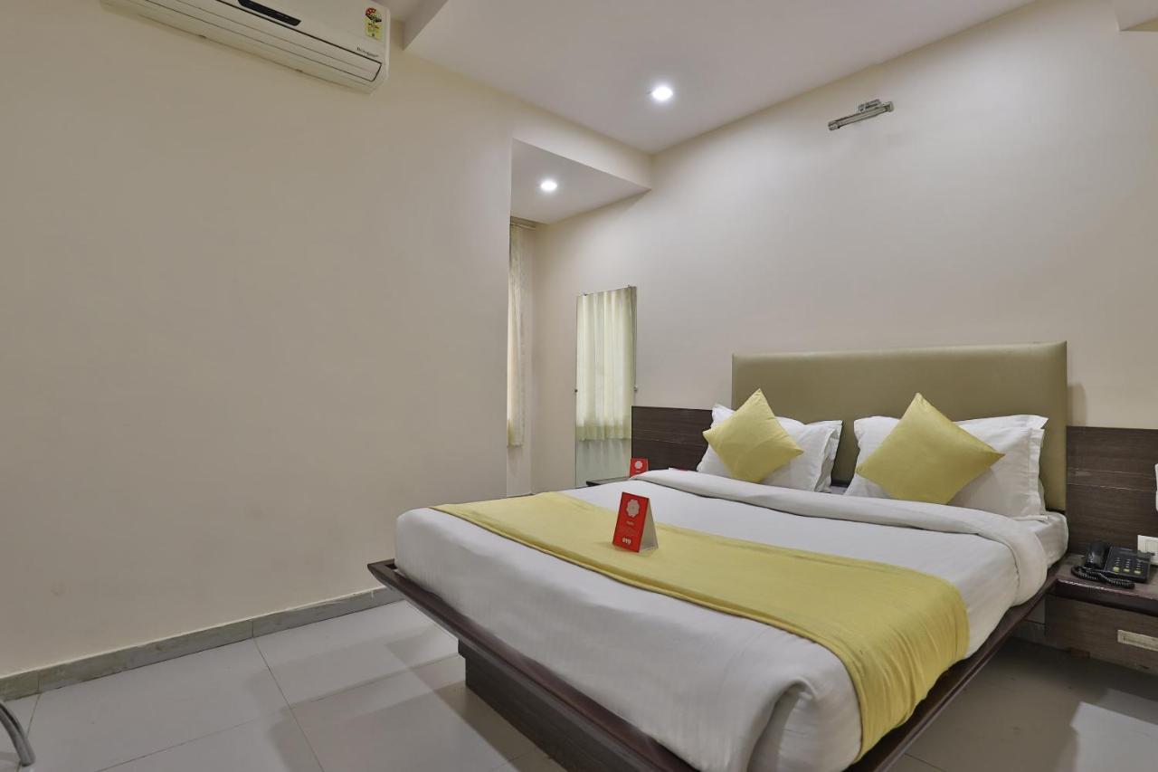 New Rajdhani Hotel Vadodara Esterno foto